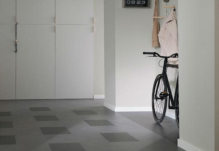 Il linoleum deve essere installato solo su una superficie piana