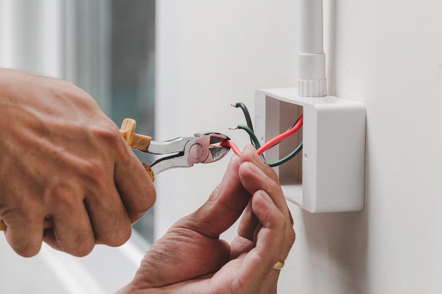 I dispositivi elettrici devono essere cablati correttamente per rendere i collegamenti elettrici sicuri
