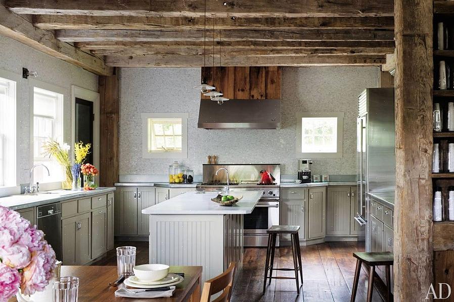 Un'isola da cucina rustica aiuta a rendere il tuo spazio accogliente
