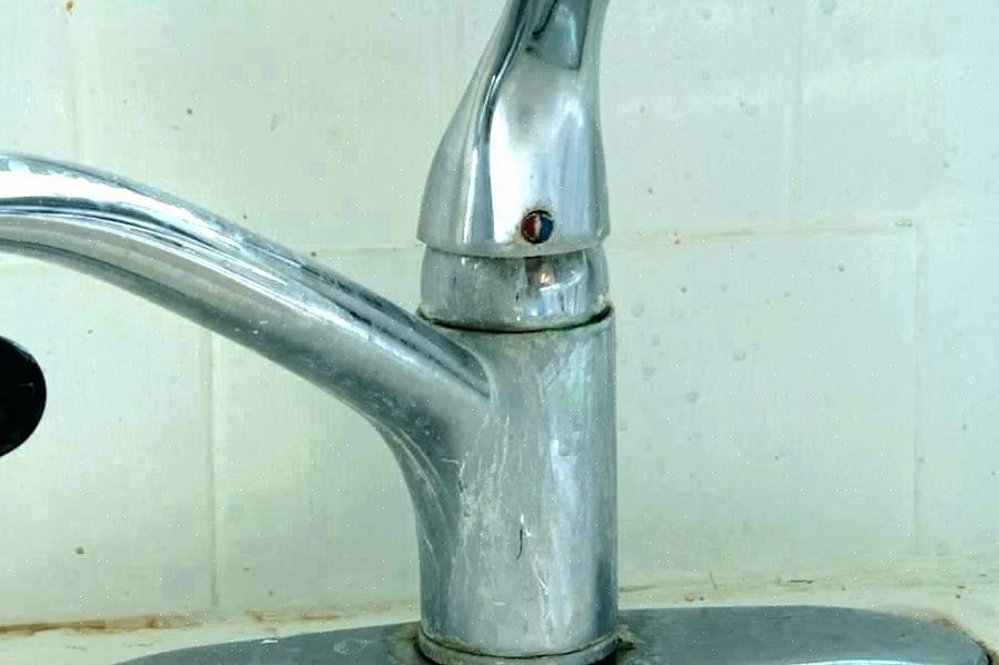 Installare un nuovo rubinetto da cucina Delta non è troppo difficile se hai gli strumenti giusti