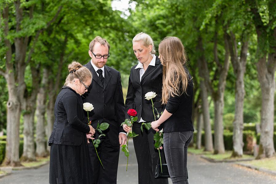 Molti direttori di pompe funebri consentono una certa flessibilità per adattare i funerali alle esigenze