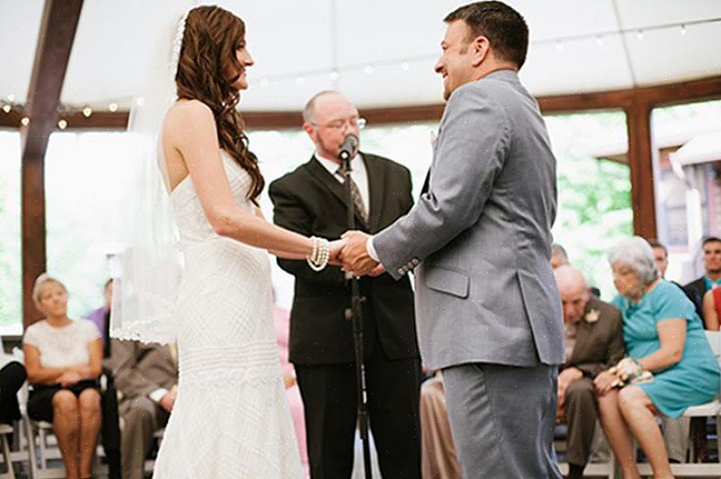 Trovare un officiante secolare per il tuo matrimonio