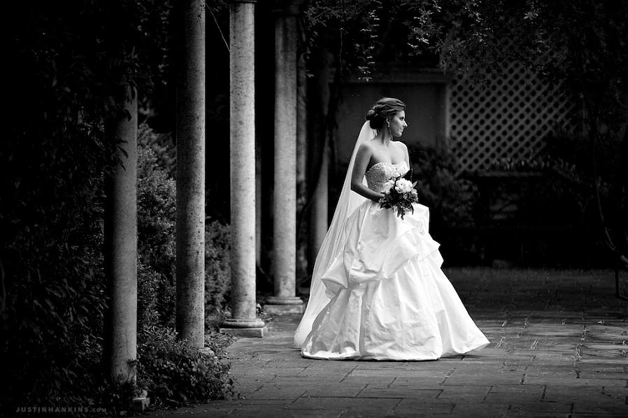 Scattata pochi giorni o settimane prima del matrimonio nello studio del fotografo