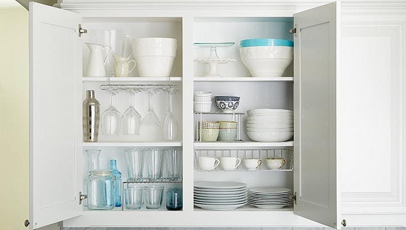 La quantità di oggetti che i cuochi casalinghi devono riporre negli armadietti della cucina è sbalorditiva