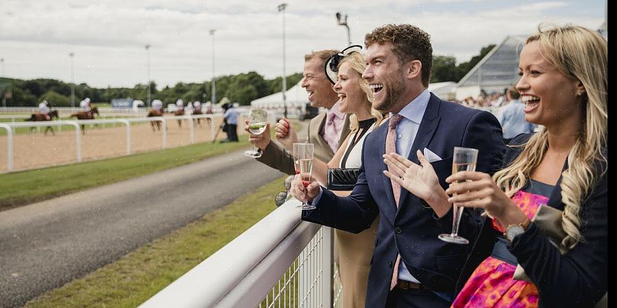 Puoi decorare lo spazio della festa con Kentucky Derby