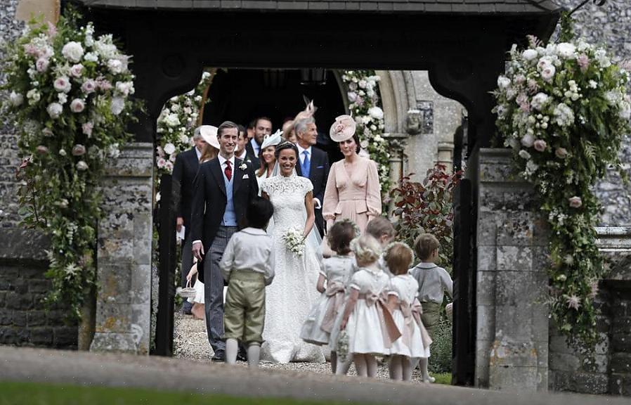 Dopo aver contattato la madre della sposa per condividere l'entusiasmo iniziale