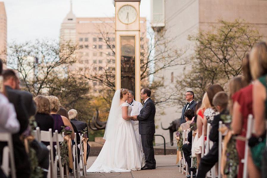 Sposarsi in Indiana significa che devi avere una licenza di matrimonio rilasciata da un impiegato di contea