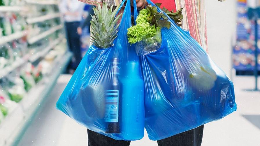 Hai una grande scorta di sacchetti della spesa di plastica