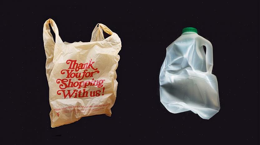 Lasciare il bucato appena pulito nel sacchetto di plastica fragile può causare ingiallimento