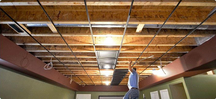 Le piastrelle di un soffitto a montaggio diretto non si montano direttamente sul soffitto