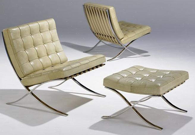 Knoll International (il nome dell'azienda dal 1969) produce ancora oggi la sedia Barcelona "less is more"