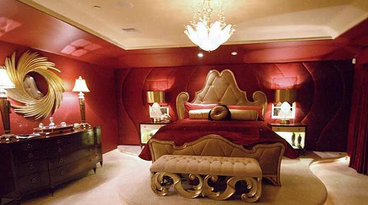 Un'altra alternativa è usare il rosso all'interno dei mobili o una testiera come questa deliziosa camera