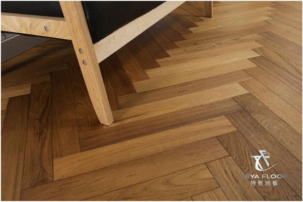 Questo pavimento in legno ingegnerizzato acero largo 3 pollici è disponibile nelle versioni da incollare