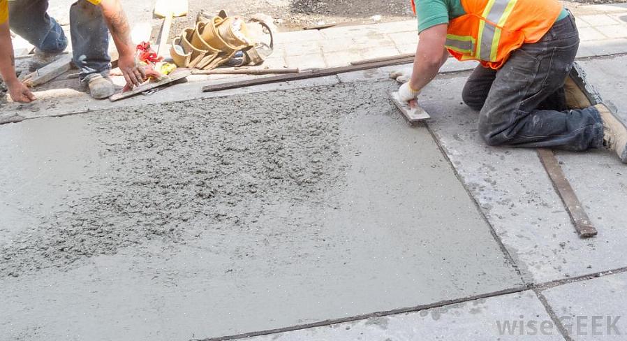 È meglio costruire forme per contenere la superficie del cemento-suolo