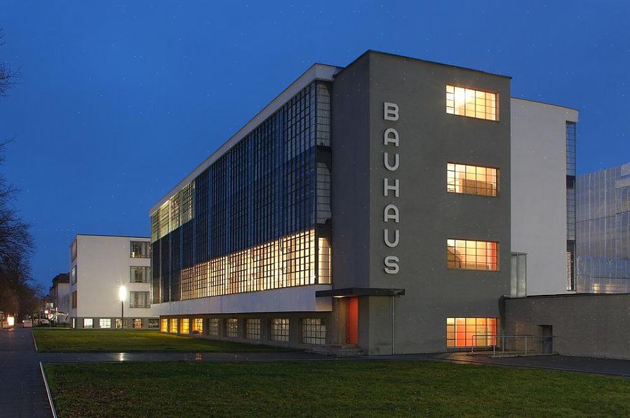 Istruttore di Bauhaus László moholy-nagy si trasferì a Chicago nel 1937 dove fondò il New Bauhaus