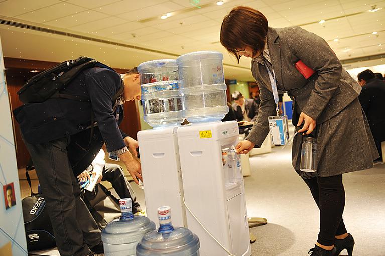 Un distributore di acqua non è necessariamente un refrigeratore d'acqua