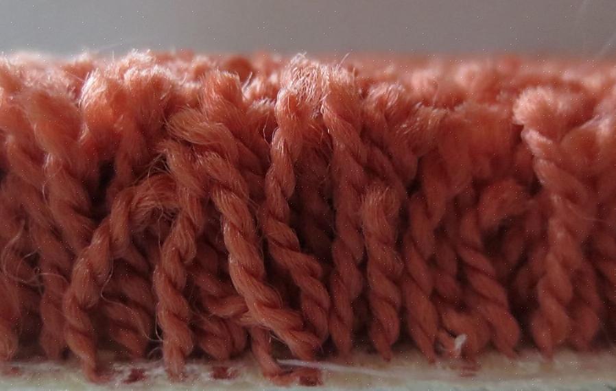 La torsione di un tappeto è definita come il numero di volte che le fibre vengono girate (o attorcigliate)