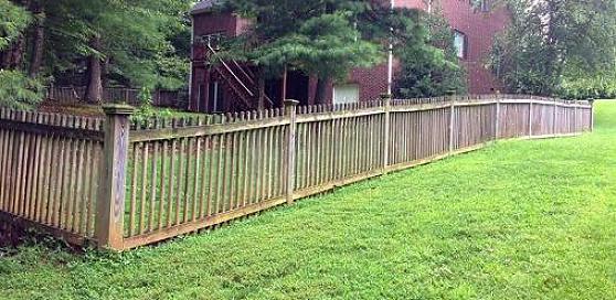 I pannelli di recinzione tendono ad essere lunghi 6 metri o 8 metri
