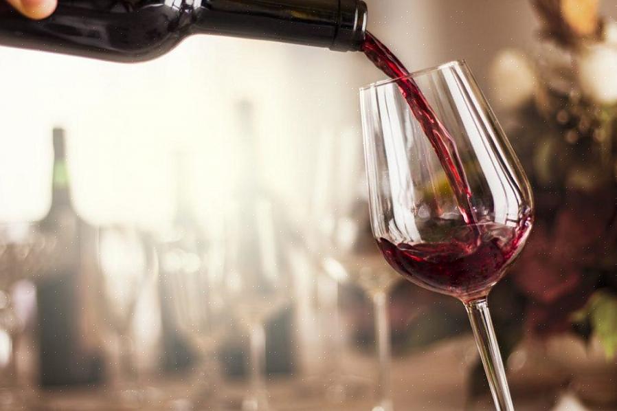 Il vino è diventato la bevanda preferita dagli amici che si riuniscono per festeggiare o semplicemente