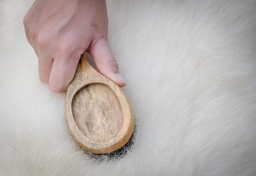 I tappeti in finta pelle di pecora sono prodotti con fibre sintetiche a base di petrolio come altre finte