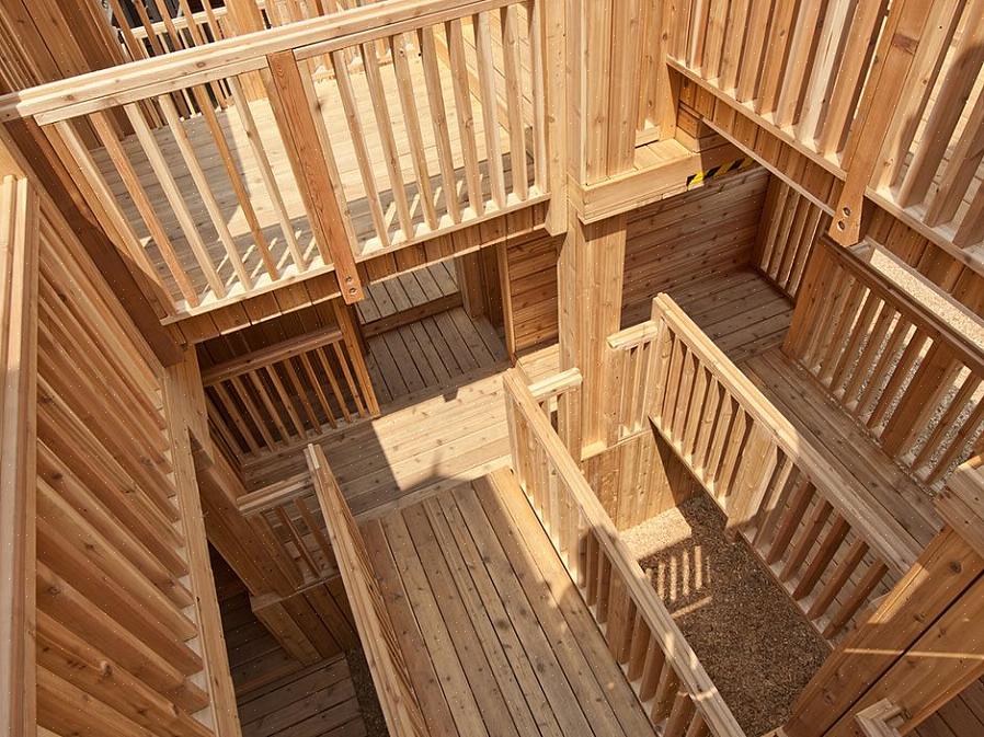 Il processo di rifinitura completo per un ponte in legno può comportare diversi passaggi individuali