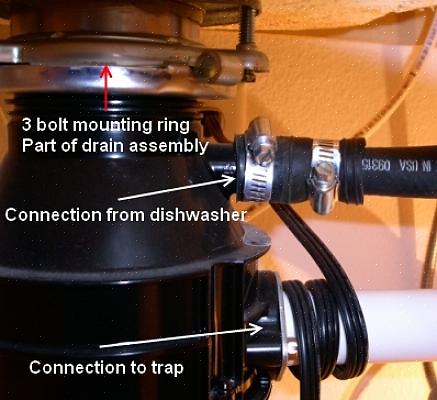 Individuare la valvola di intercettazione che controlla la linea dell'acqua alla lavastoviglie
