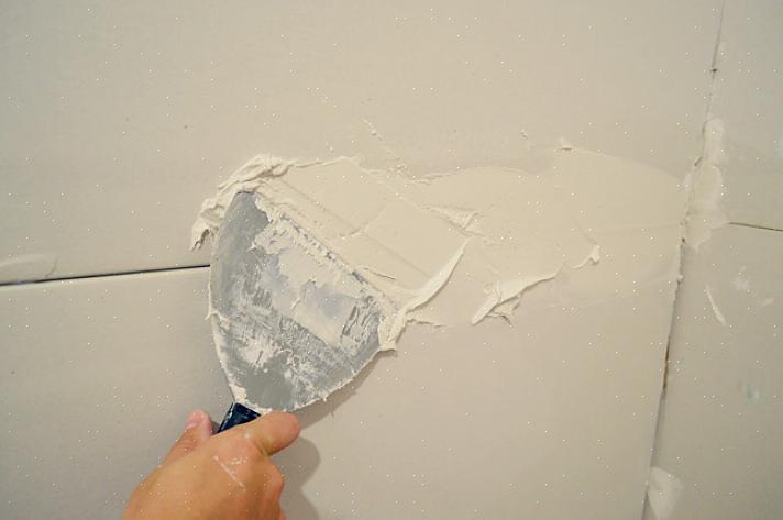Attendere che il composto per giunti del muro a secco si asciughi completamente prima di applicare