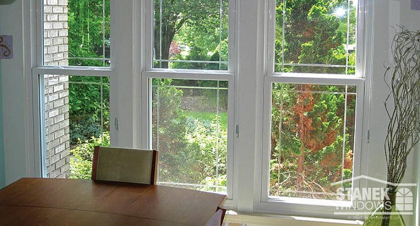 Le finestre a doppia anta hanno sia un'anta superiore che una inferiore (unità vetro finestra)