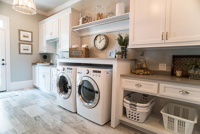 Un lavello di servizio o un lavello per lavanderia possono essere solitamente installati in una lavanderia