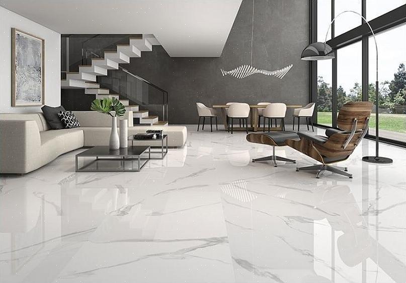 La piastrella per pavimento in marmo (come tutte le piastrelle per pavimento) richiede una base liscia